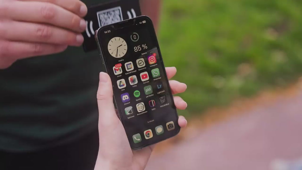 WaveTag Bílá vizitka z kovu s vlastním designem